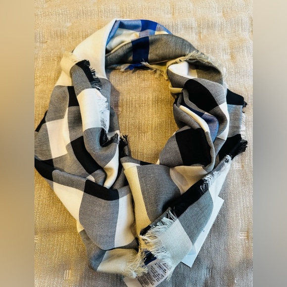Burberry scarf - Picture 1 of 9